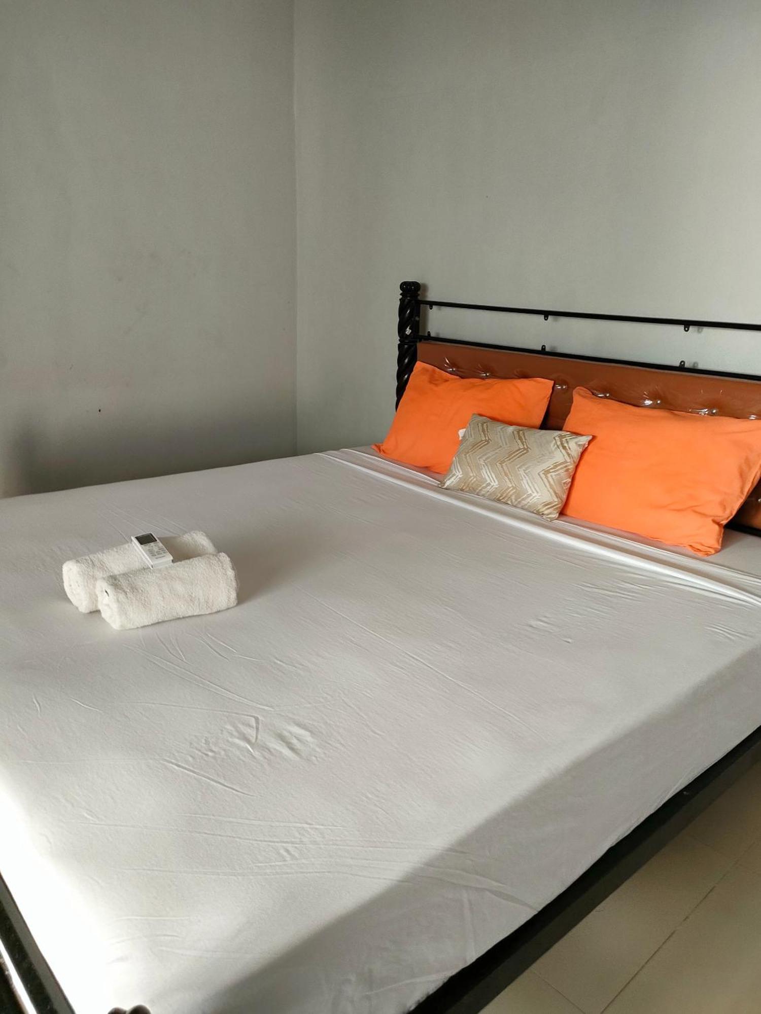 Pineapple Guest House 길리 아이르 외부 사진