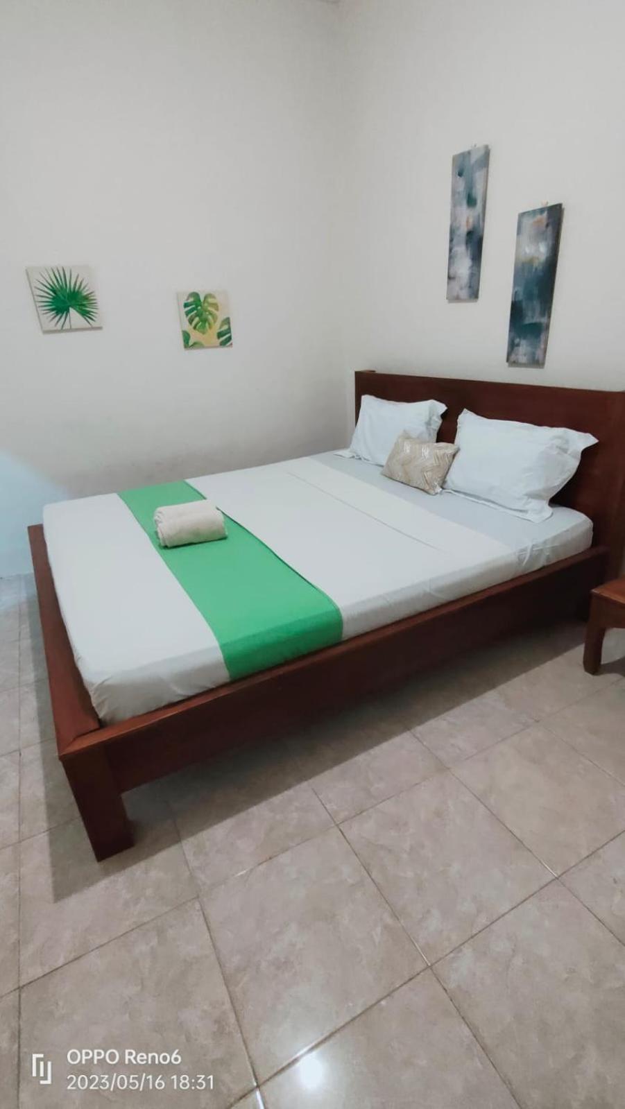 Pineapple Guest House 길리 아이르 외부 사진